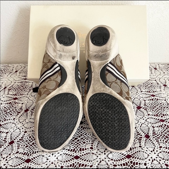 Coach - Picture 3 of 4